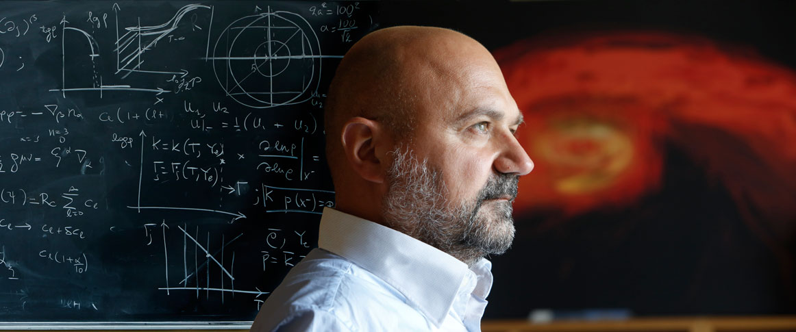 <b>Luciano Rezzolla</b>. Foto: Dettmar - slider_blog_rezzolla-gravitationswellen-interview