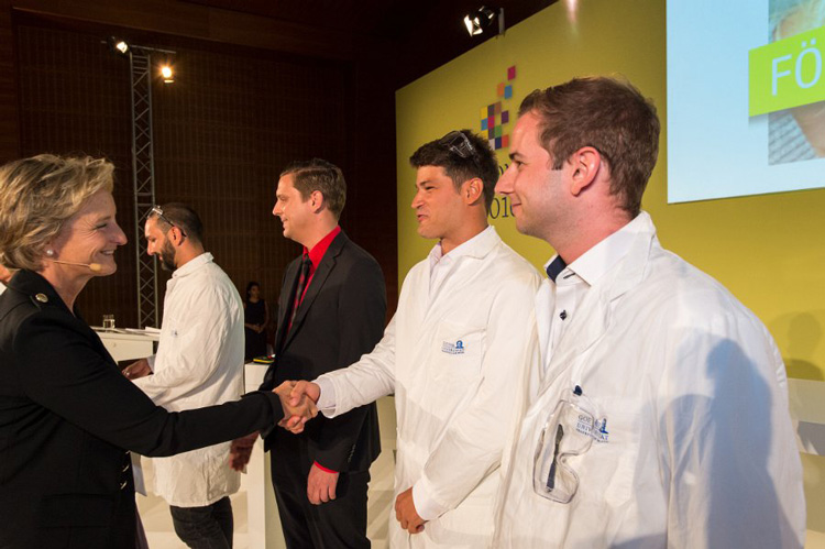 Erfolgreichstes Gründerteam von RhabdoTec mit dem 1. Preis(Kenan Bozhüyük, Florian Fleischhacker, Dr. Darko Kresovic und Felix Wersich)
