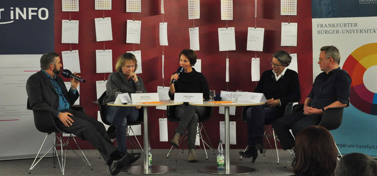 Auf dem Podium diskutieren: Prof. Julika Griem, Christian Buß, Liane Jessen und François Werner. Moderation: Petra Boberg; Foto: Benjamin Andre