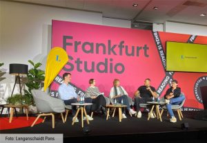 Petra Schulz (Mitte) auf der Frankfurter Buchmesse 2024.