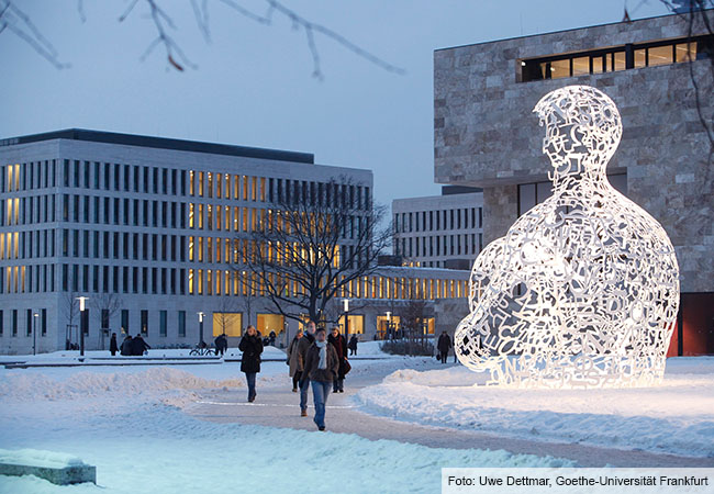 Body of Knowledge an der Goethe-Universität Frankfurt im Schnee