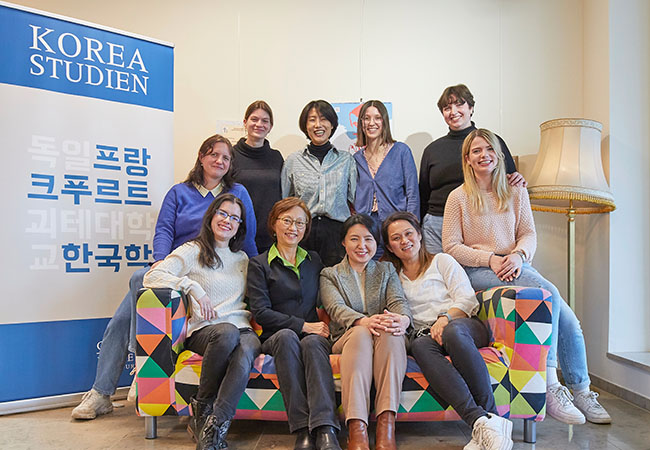 Prof. Yonson Ahn und ihr Team. (Foto: Jürgen Lecher / Goethe-Universität Frankfurt)