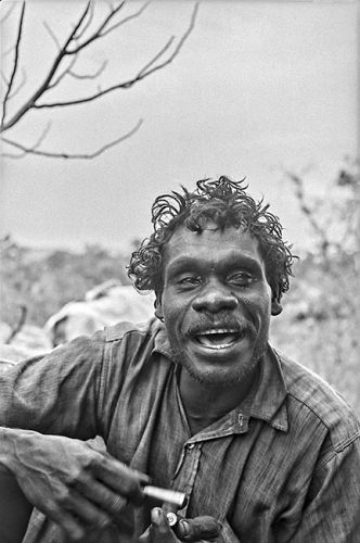 Der indigene Guide Lorri führte das Expeditionsteam von 1938 zu den Felsbildstätten.