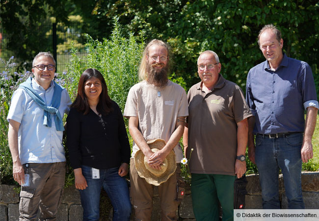 Von links nach rechts zu sehen sind: Prof. Dr. Volker Wenzel, Dr. Marilú Huertas de Schneider, Daniel Grobbel-Rank, Wolfgang Girnus und Prof. Dr. Paul Dierkes.