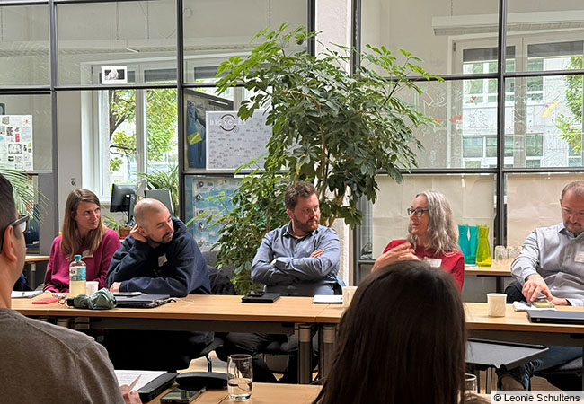 Menschen diskutieren © Leonie Schultens