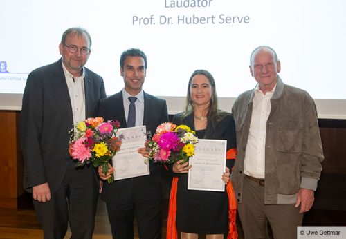 (v. l. n. r.) Universitätspräsident Prof. Enrico Schleiff, Prof. Thomas Oellerich, Prof. Maria Vehreschild, Gunther Ruppel (Alfons und Gertrud Kassel-Stiftung). (©: Uwe Dettmar/Goethe-Universität)