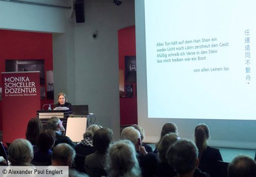 Eva Schestag bei ihrer ersten öffentlichen Vorlesung Ende Oktober im Freien Deutschen Hochstift. © Alexander Paul Englert