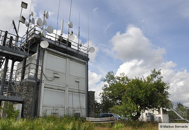 Messungen des Treibhausgases SF6 im Taunus-Observatorium der Goethe-Universität Frankfurt auf dem Kleinen Feldberg wiesen auf eine Emissionsquelle in Deutschland hin. Foto: Markus Bernards für Goethe-Universität